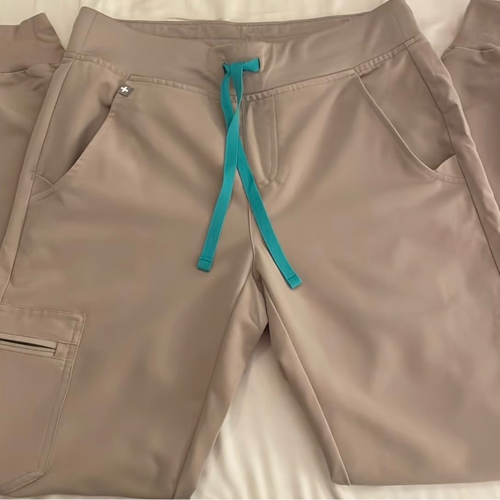 Taupe Figs set with Catalina top and joggers